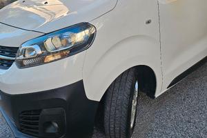 Pari a nuovo 13 000 km 