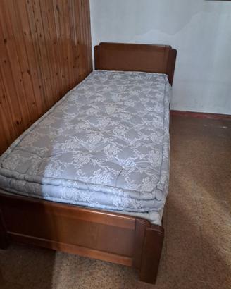 Letto singolo con materassi