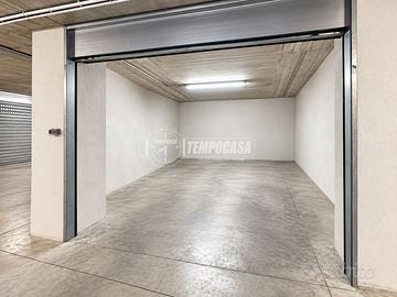 Box auto con saracinesca automatica e cancello ele