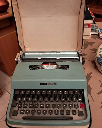 Macchina da scrivere Olivetti Lettera 32