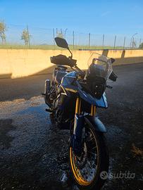 Suzuki Vstorm 800 DE bauletto+gomme nuove