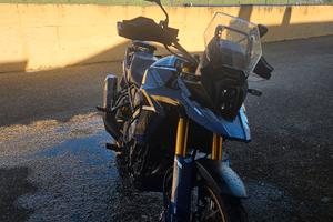 Suzuki Vstorm 800 DE bauletto+gomme nuove