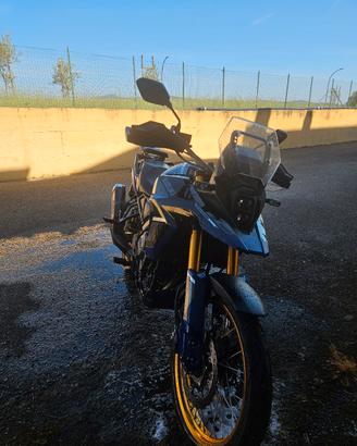 Suzuki Vstorm 800 DE bauletto+gomme nuove