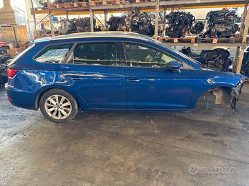 SEAT LEON 1.6 D - ANNO 2019 - PER RICAMBI