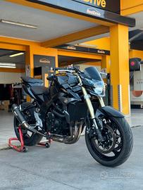 Suzuki gsr 750