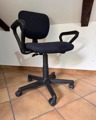 Sedia girevole multiuso: scrivania/computer
