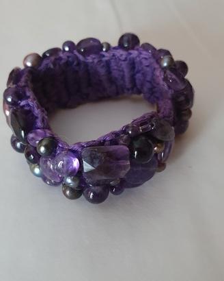 Bracciale artigianale con ametista e perle scure