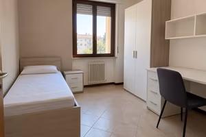 Stanza singola ben illuminata in zona Borgo Roma