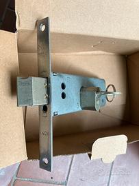 Serratura completa da infilare MG  3 chiavi