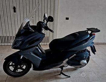 Kymco k-xct 300 i e. Piaggio x7 300 i.e.