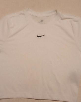 T-shirt Nike Sportswear Essential "Crop Top". Smal