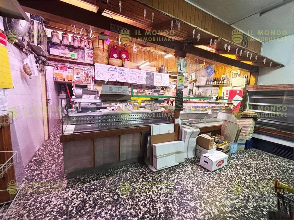 Palazzo / Stabile di 300 m² con 5 locali a Cabiate - Vista 4