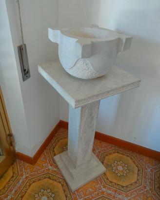 Mortaio Antico In Pietra Scolpita Con Colonna Pied