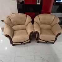 Due poltrone in vera pelle beige con inserti in le