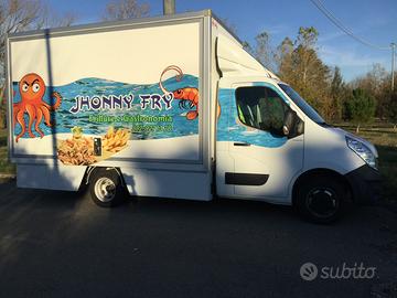 Truckfood attrezzato con friggitrici