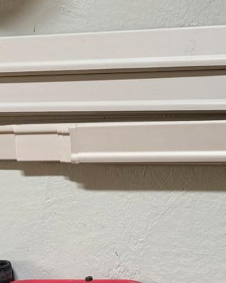Zoccolini grigi in PVC pari al nuovo