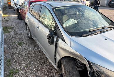 Ford Focus 1.5 TDCi - Incidentata / Da ricambi