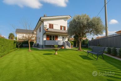 VILLA SINGOLA A PADERNO DUGNANO