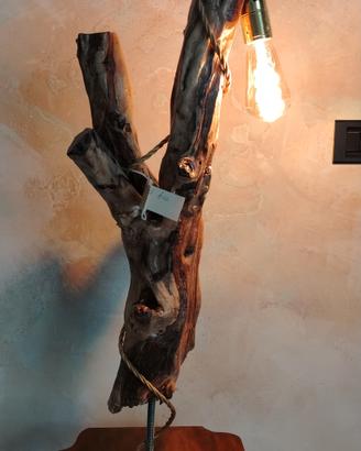 lampada in legno fatta a mano