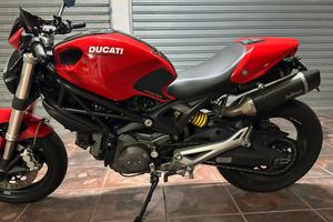 Ducati Monster 696