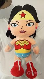 Wonder Woman pupazzo gigante