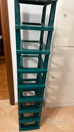 Scaffale con contenitori