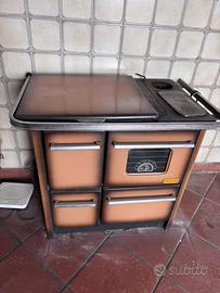 Stufa a legna con forno