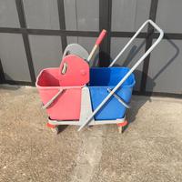 Carrello per pulizie