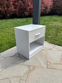 Comodino bianco in legno