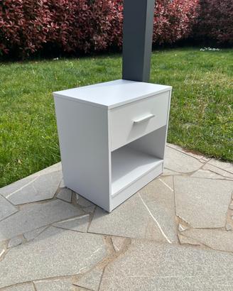 Comodino bianco in legno