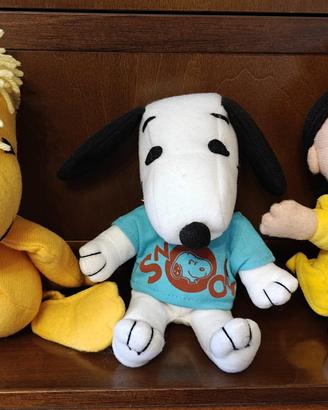 Tre peluche Peanuts: Woodstock, Snoopy e Lucy