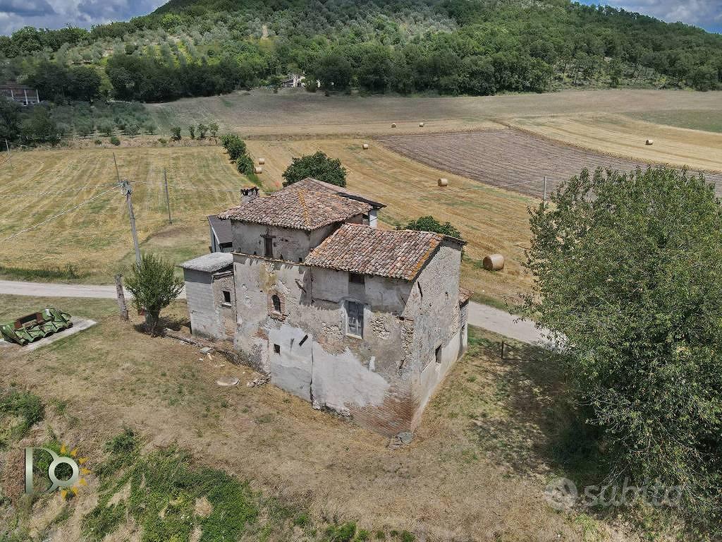 Rustico / Casale di 246 m² con più di 5 locali e b - Vista 4