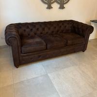 Chesterfield - Divano imbottito 3 posti