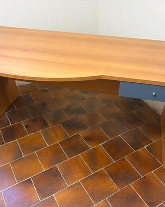 Scrivania in legno