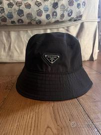 Prada Bucket Hat nero