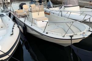 PEZZI Boston Whaler Outrage 22