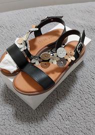 Sandali Donna Obsel Neri con Fiori Metallizzati - 