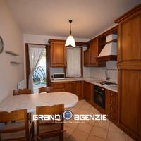 STUPENDO PIANO TERRA CON GIARDINO