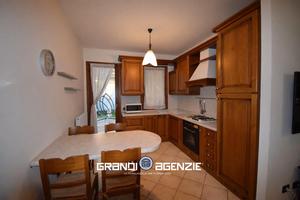 STUPENDO PIANO TERRA CON GIARDINO