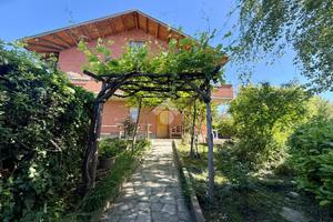VILLA A SCHIERA A MONCALIERI