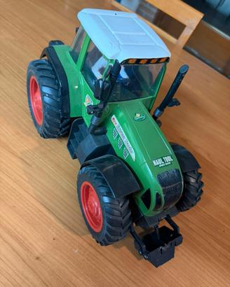 Trattore giocattolo