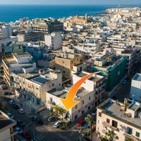 Locale Commerciale con Parcheggio Privato