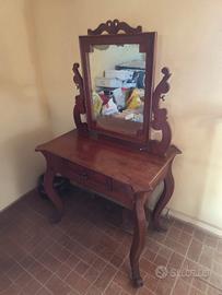 toeletta in legno con specchio. antiquariato. 