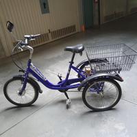 Triciclo con pedalata assistita