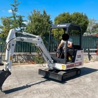 E06 Mini escavatore 16 q.li Bobcat 320