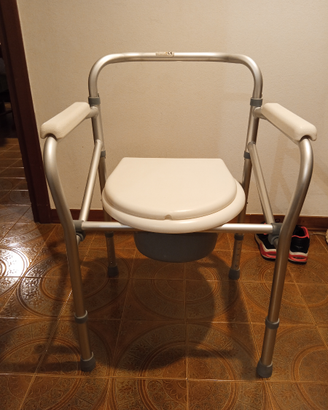 Comoda o comodina wc per anziani o disabili