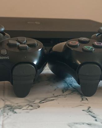 PS4 Slim 500 GB + 2 controller 