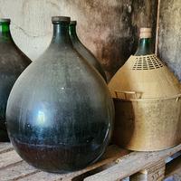 Vino spunto in dammigiane da 54 litri