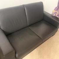 Divano due posti in pelle nero