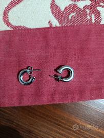 Orecchini in acciaio. 1 ora a 5 euro